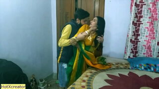 Indian hot Milf aunty vs hot teen!! Indian sex with hindi audio